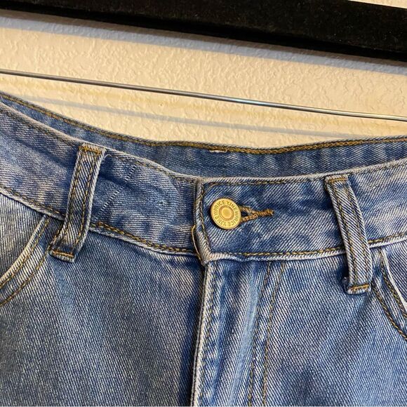 High waisted distressed jean shorts - Picture 5 of 10